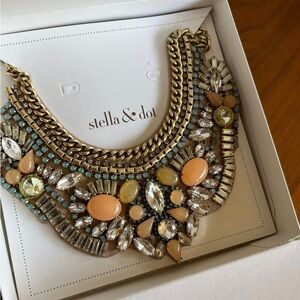 Stella & Dot Giverny Statement Necklace new in box